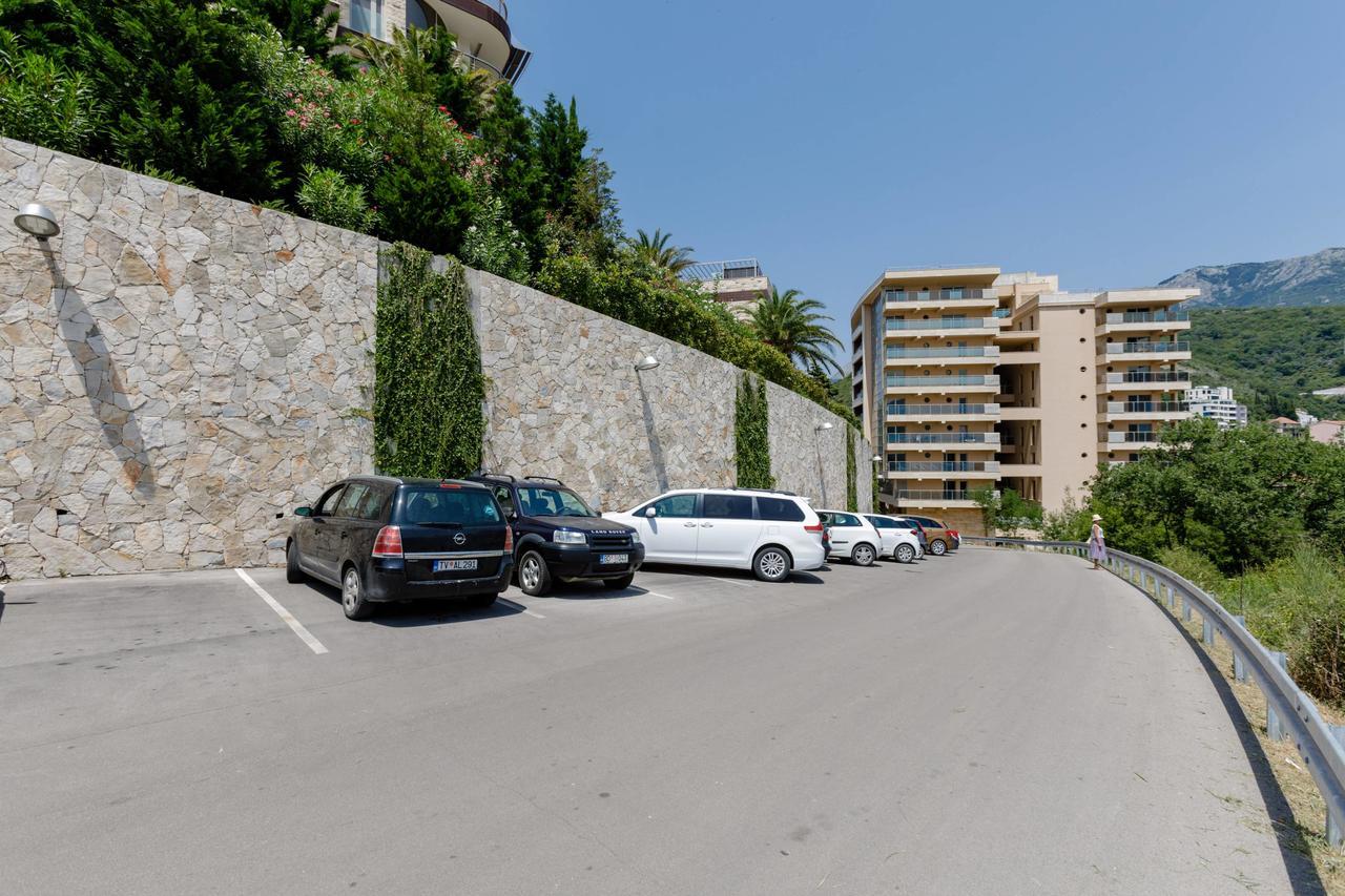 Lux Harmonia Budva